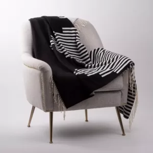 Glitzhome 60 in. L x 50 in. W 600g Woven Cotton Geometric Jacquard Throw