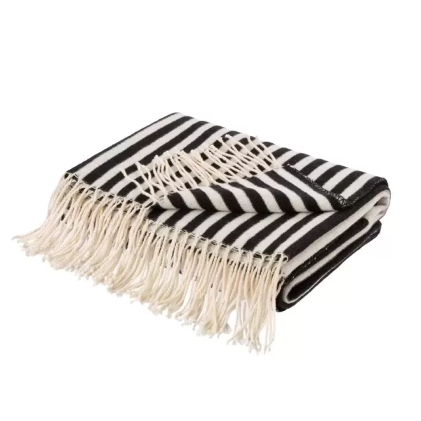 Glitzhome 60 in. L x 50 in. W 600g Woven Cotton Geometric Jacquard Throw