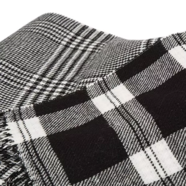 Glitzhome 60 in. L Acrylic Reversible Black/White Plaid Woven Throw