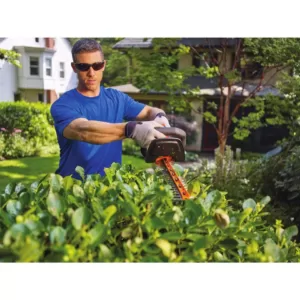 BLACK+DECKER 22 in. 20V MAX Lithium-Ion Cordless POWERCUT Hedge Trimmer with (1) 1.5Ah SMARTECH Battery and Charger Included