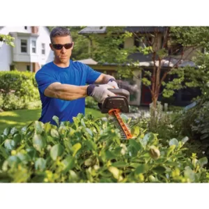 BLACK+DECKER 24 in. 40V MAX Lithium-Ion Cordless POWERCUT Hedge Trimmer with (1) 1.5Ah Battery and Charger Included