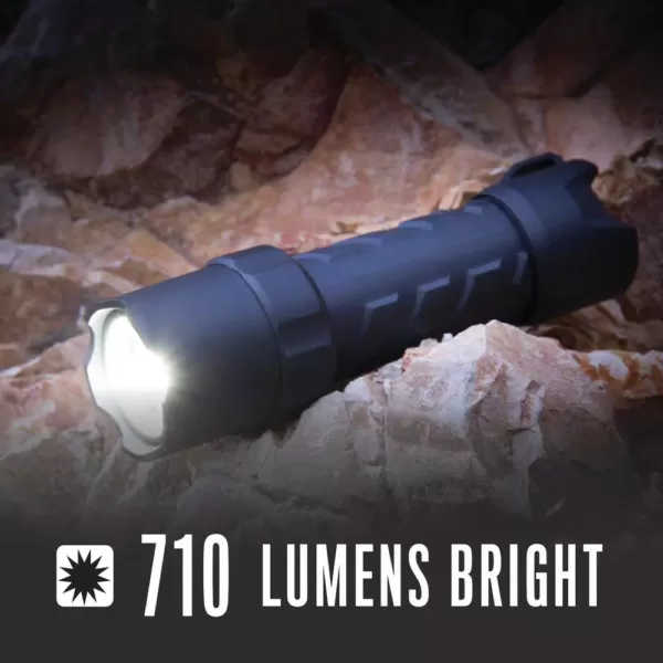 Coast Polysteel 600 Heavy Duty 710 Lumen Waterproof LED Flashlight with Twist Focus