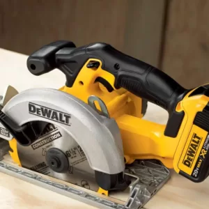 DEWALT 20-Volt MAX Cordless 6-1/2 in. Circular Saw (Tool-Only)