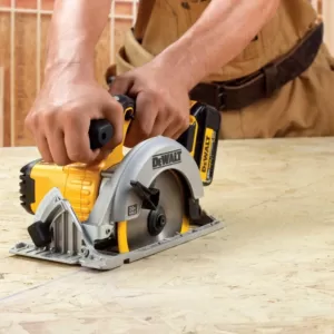 DEWALT 20-Volt MAX Cordless 6-1/2 in. Circular Saw with (1) 20-Volt Battery 3.0Ah