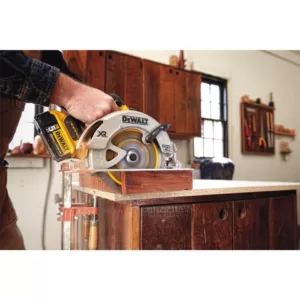 DEWALT 20-Volt MAX XR Cordless Brushless 7-1/4 in. Circular Saw with (2) 20-Volt Batteries 5.0Ah & Charger