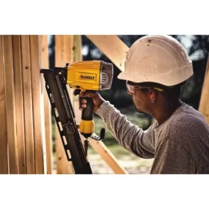 DEWALT Pneumatic 21-Degree Collated Framing Nailer