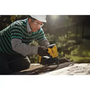 DEWALT Pneumatic 21° Collated Framing Nailer with Bonus Pneumatic 15° Coil Roofing Nailer