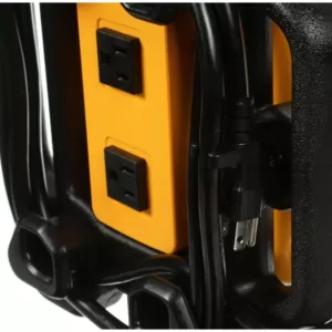 DEWALT 20-Volt MAX Worksite Radio with built-in Charger