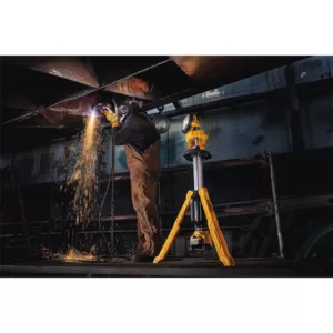 DEWALT 20-Volt MAX 3000-Lumen Tripod Light with (1) 20-Volt Battery 5.0Ah & Charger