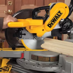 DEWALT 10 in. (254 mm Blade) Double Bevel Sliding Compound Miter Saw