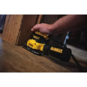 DEWALT 2.3 Amp Corded 1/4 Sheet Palm Grip Sander Kit with Contractor Bag