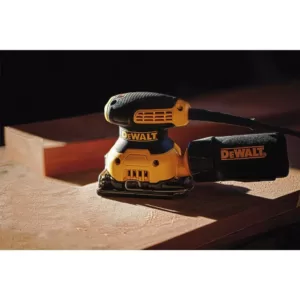 DEWALT 2.3 Amp Corded 1/4 Sheet Palm Grip Sander Kit with Contractor Bag