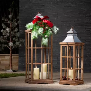 Glitzhome Brown Christmas Farmhouse Wood/Metal Lanterns (Set of 2)