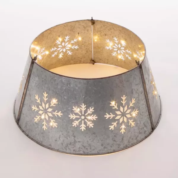 Glitzhome 21.65 in. D Snowflake Diecut Metal Tree Collar with Light String (KD)