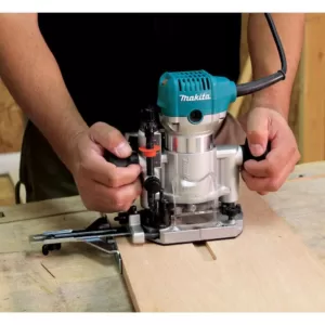 Makita 6.5 Amp 1-1/4 HP Corded Plunge Base Variable Speed Compact Router Kit With Collet, Base, Straight Guide, (2) Wrenches