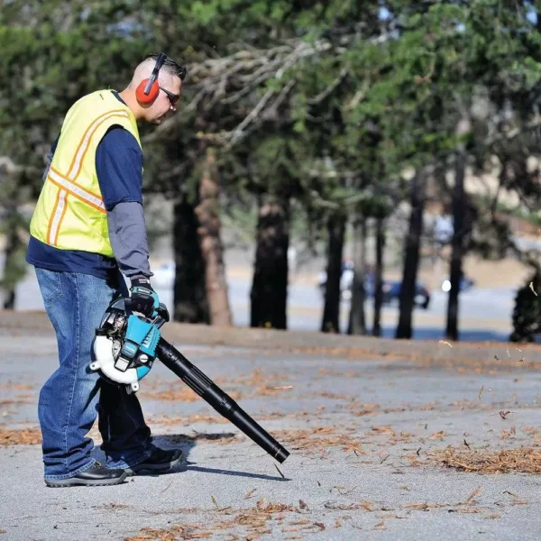 Makita 4-Stroke (MM4) 145 MPH 356 CFM 24.5cc Gas Handheld Leaf Blower