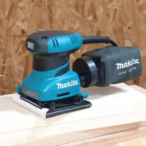 Makita 2 Amp Corded 1/4 Sheet Finishing Sander with 60G Paper, 100G Paper, 150G Paper, Dust Bag and Punch Plate