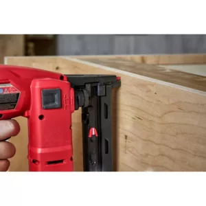 Milwaukee M18 FUEL 1/4 in. 18-Volt 18-Gauge Lithium-Ion Brushless Narrow Crown Stapler and Clear Performance Safety Glasses