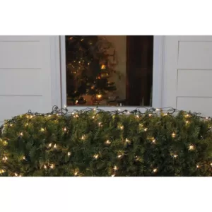 Northlight 4 ft. x 6 ft. 150-Light White Mini Christmas Net Lights with Green Wire