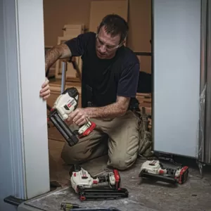 Porter-Cable 20-Volt MAX Lithium-Ion 18-Gauge Cordless Brad Nailer with Battery 1.5 Ah and Charger